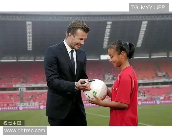 足球明星扎马尾发型的魅力与风格解析让你在球场上也能时尚出众 足球明星扎马尾发型的魅力与风格解析让你在球场上也能时尚出众